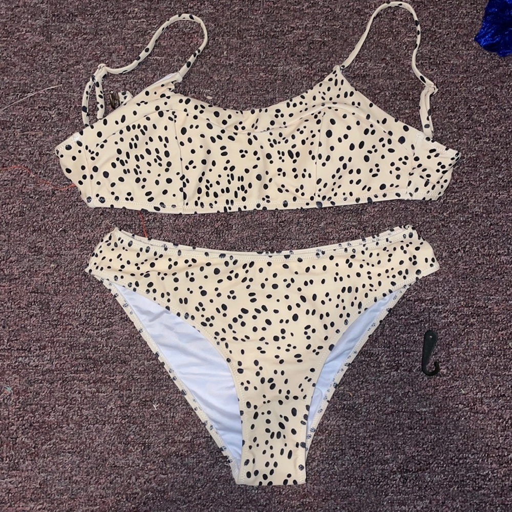Bikini - Picture 1 of 1